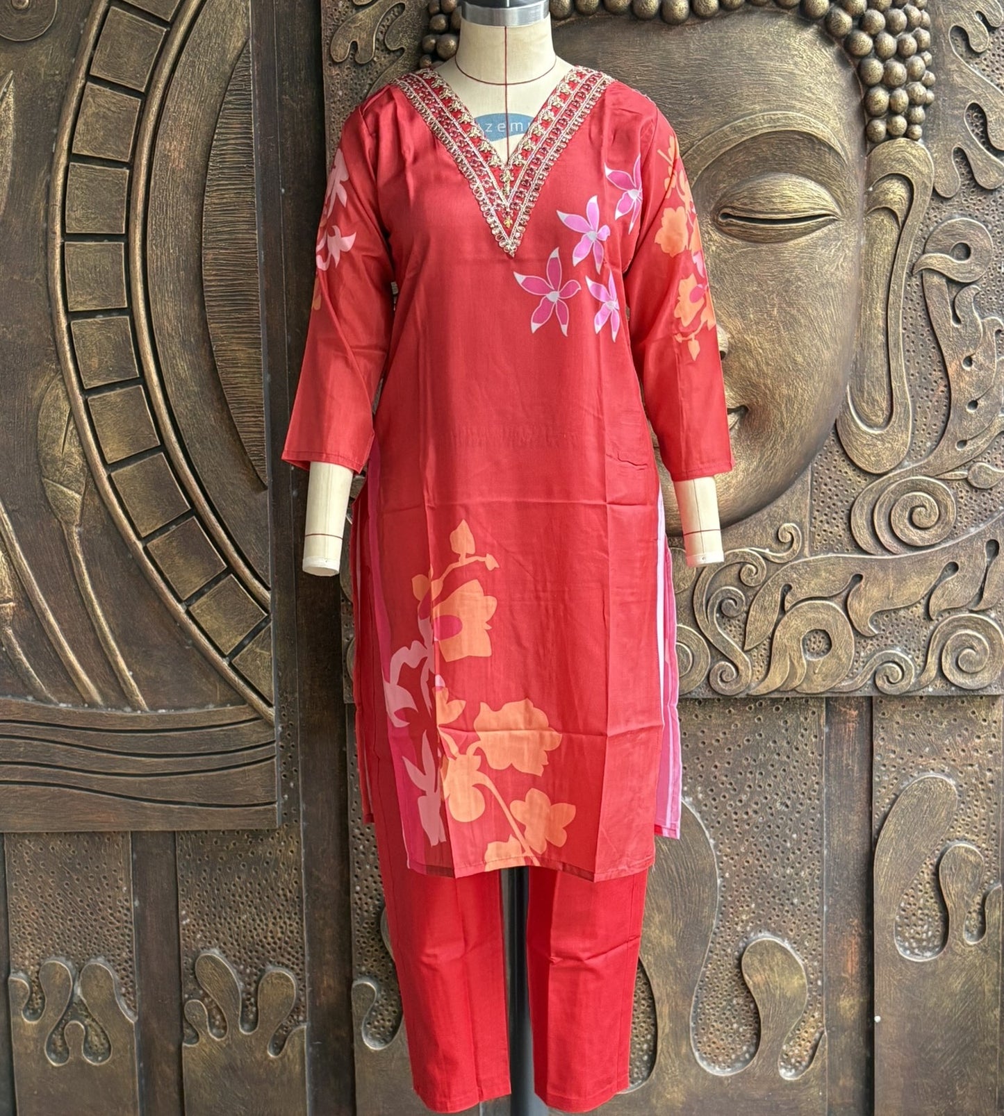 Scarlet Bloom Kurthi Set
