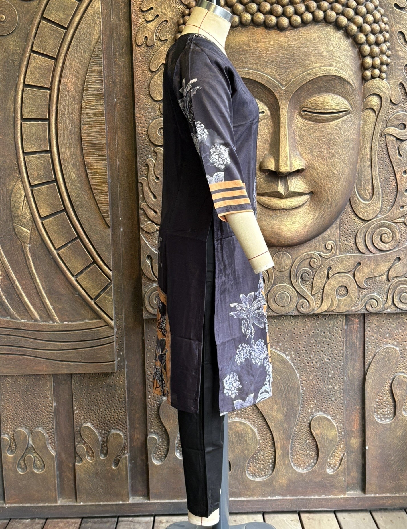 Gold Jumaira Kurta Set